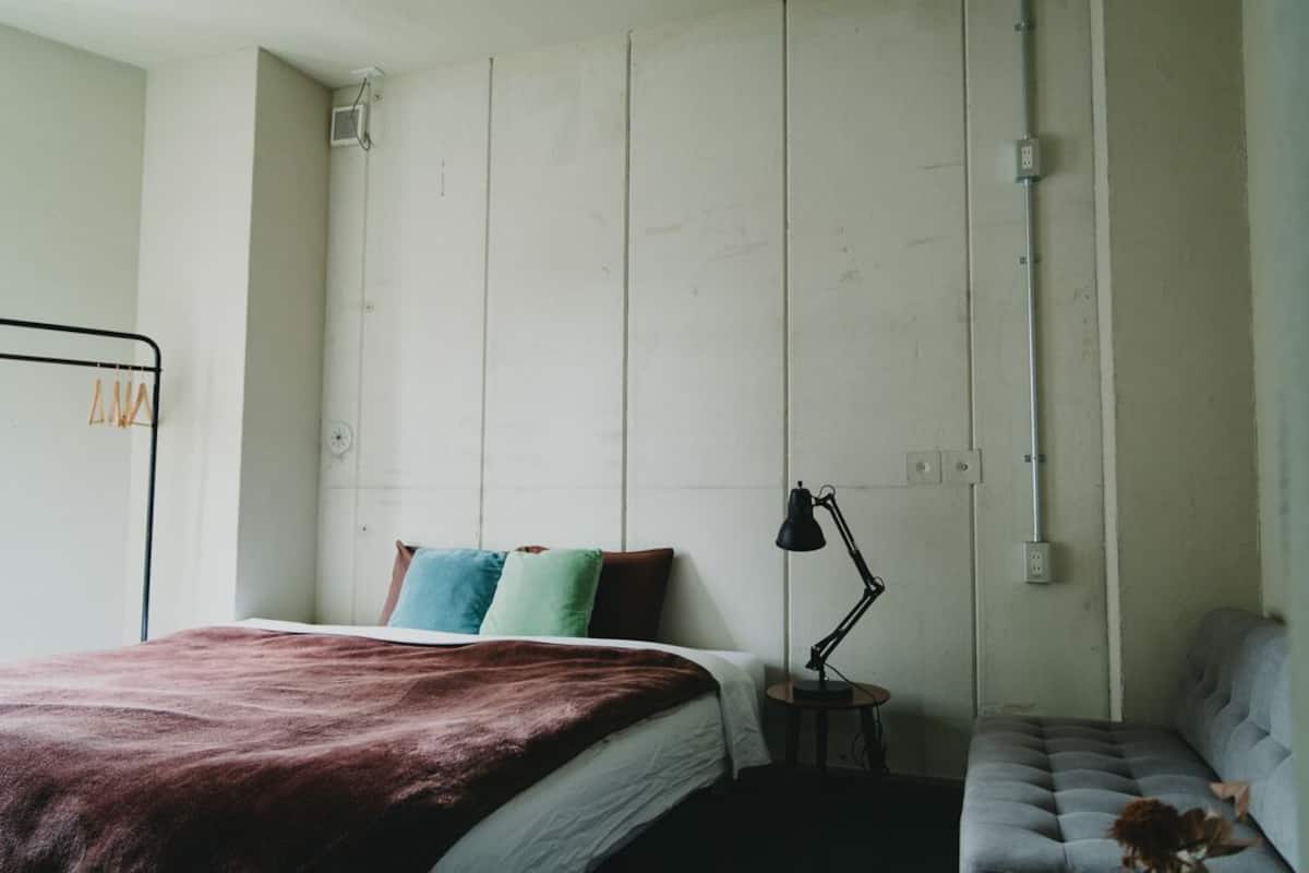 In-room safe, free WiFi, bed sheets