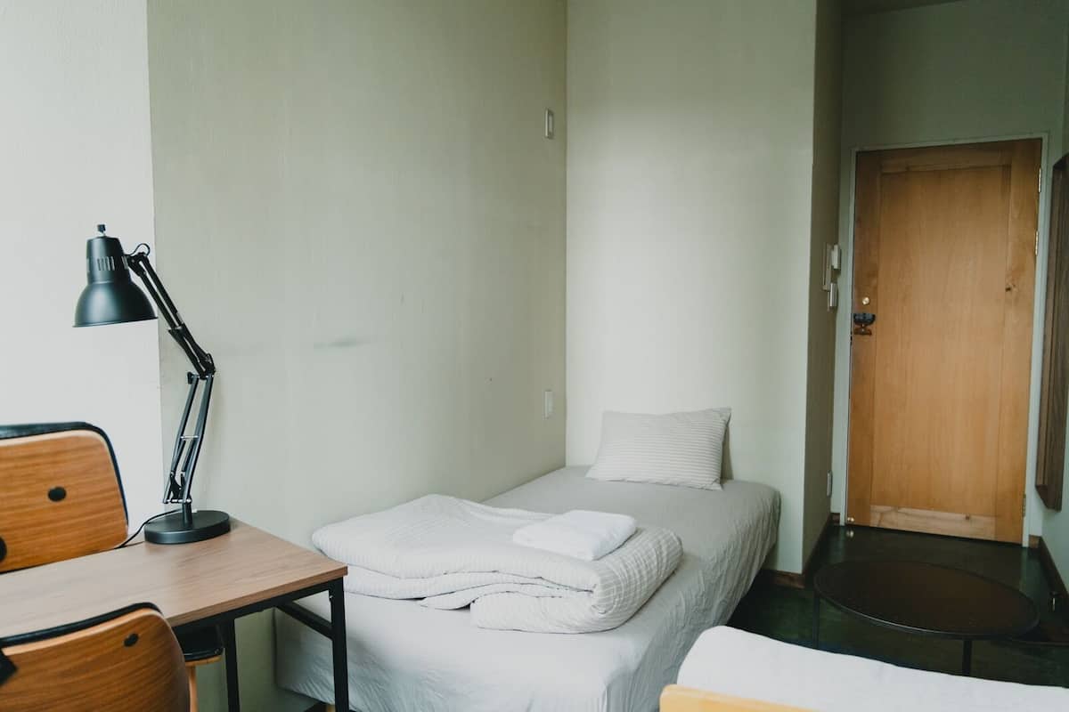 In-room safe, WiFi (free), bed sheets