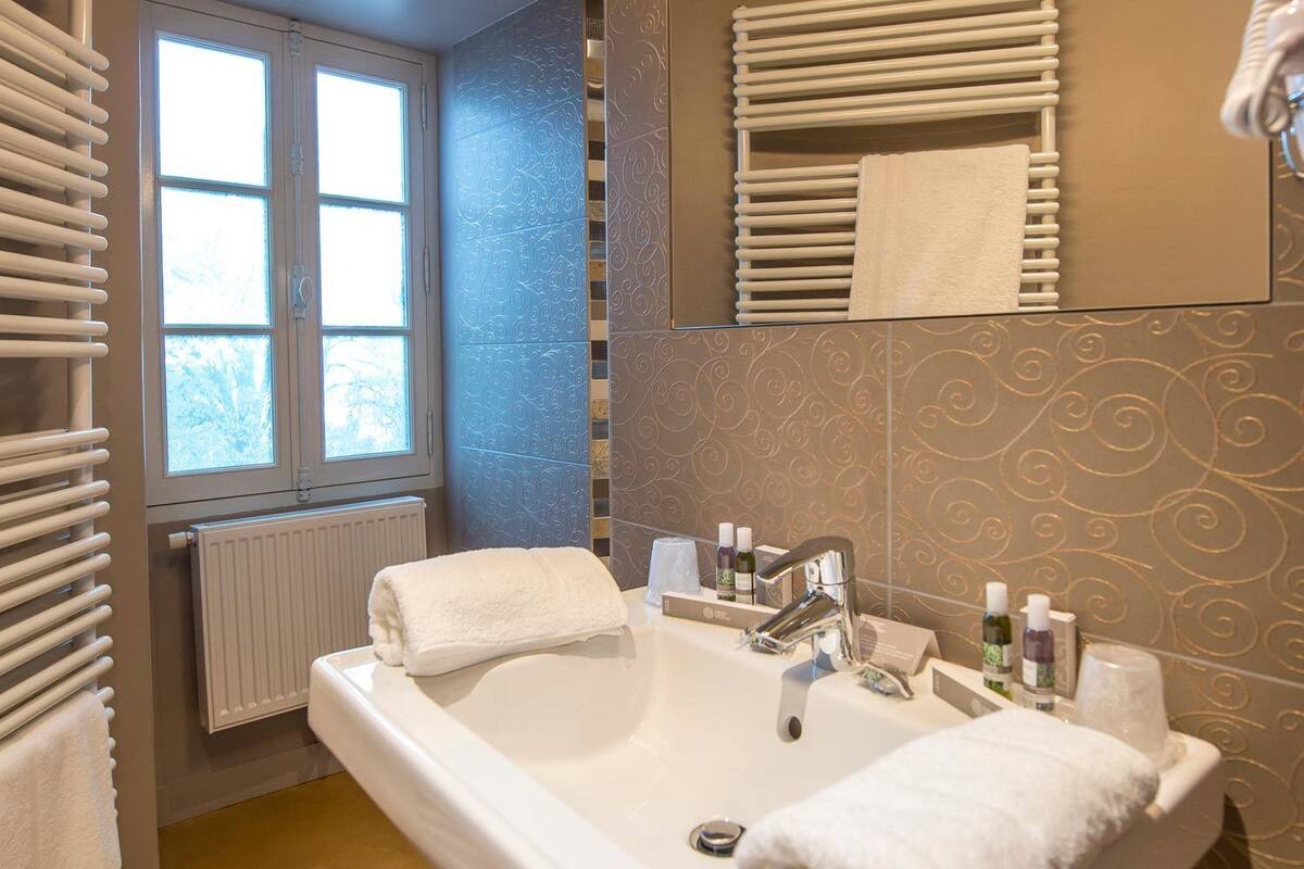 comfort room | bathroom sink