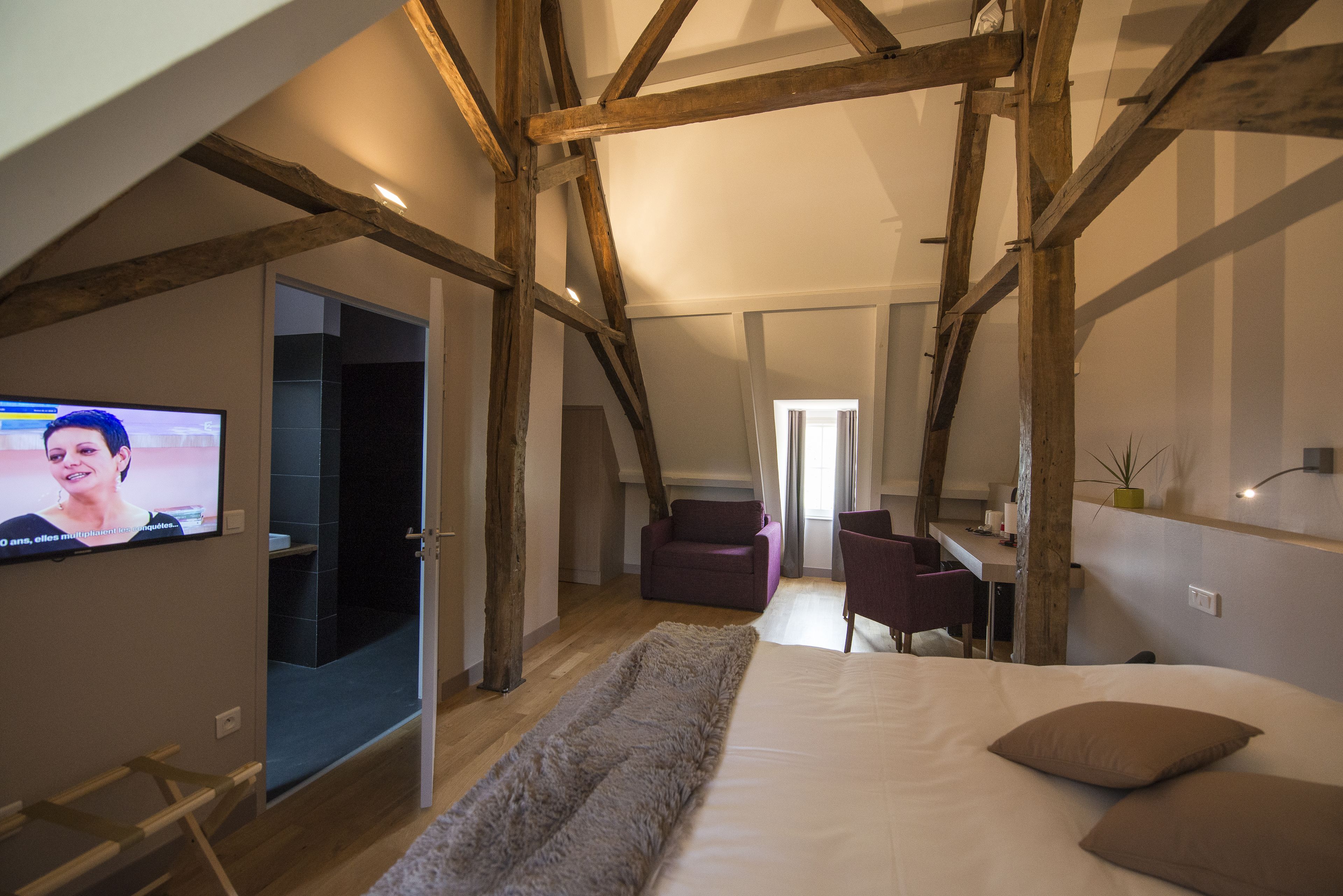 room (privilege) | minibar, in-room safe, desk, soundproofing