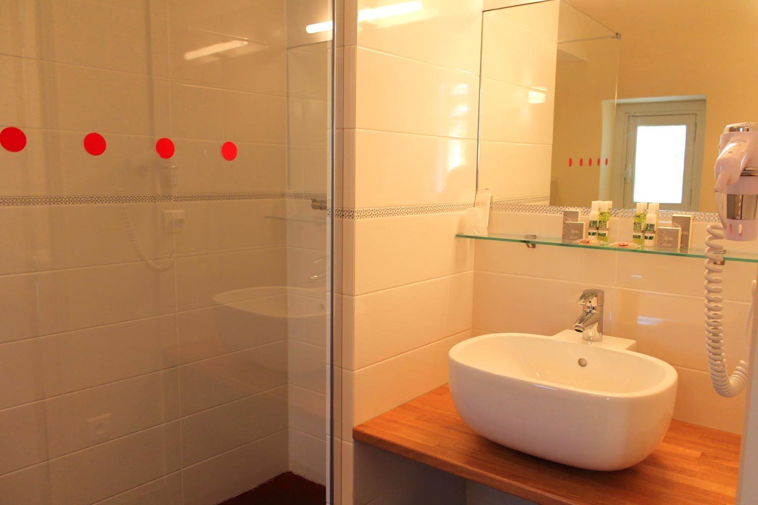 traditional room (tradition) | bathroom sink