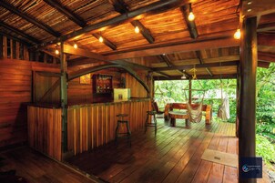 Breakfast and dinner served, international cuisine