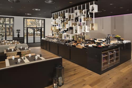 Buffet déjeuner servi tous les jours en supplément
