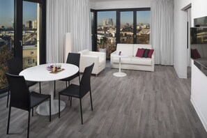 Hypo-allergenic bedding, free minibar, in-room safe, desk - INNSiDE by Meliá Frankfurt Ostend (Frankfurt)