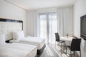 The Innside Room | Hypo-allergenic bedding, free minibar, in-room safe, desk - INNSiDE by Meliá Frankfurt Ostend (Frankfurt)
