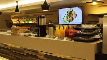 Bữa sáng buffet hàng ngày (19 USD/mỗi người)