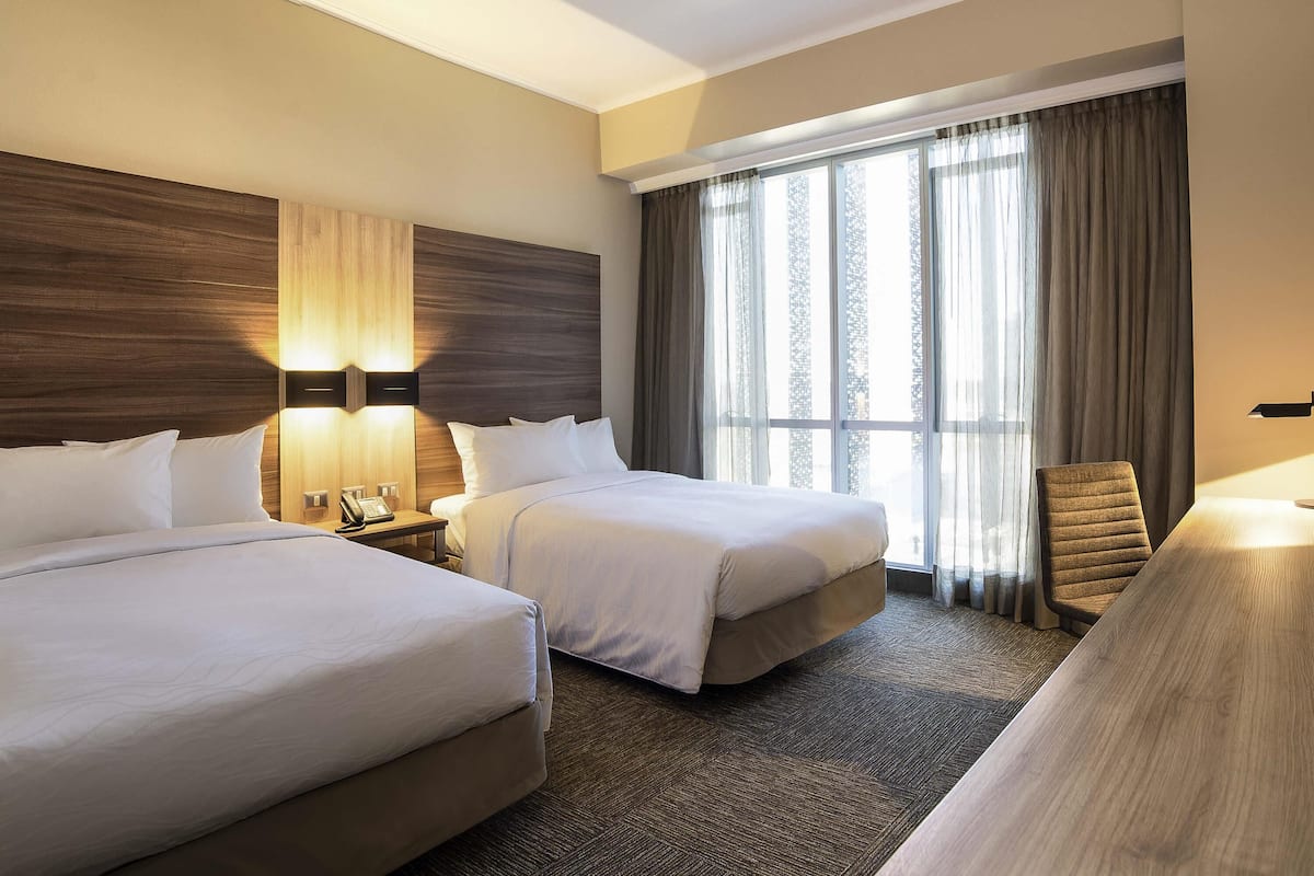 Standard Room, 2 Twin Beds | Minibar, in-room safe, desk, laptop workspace