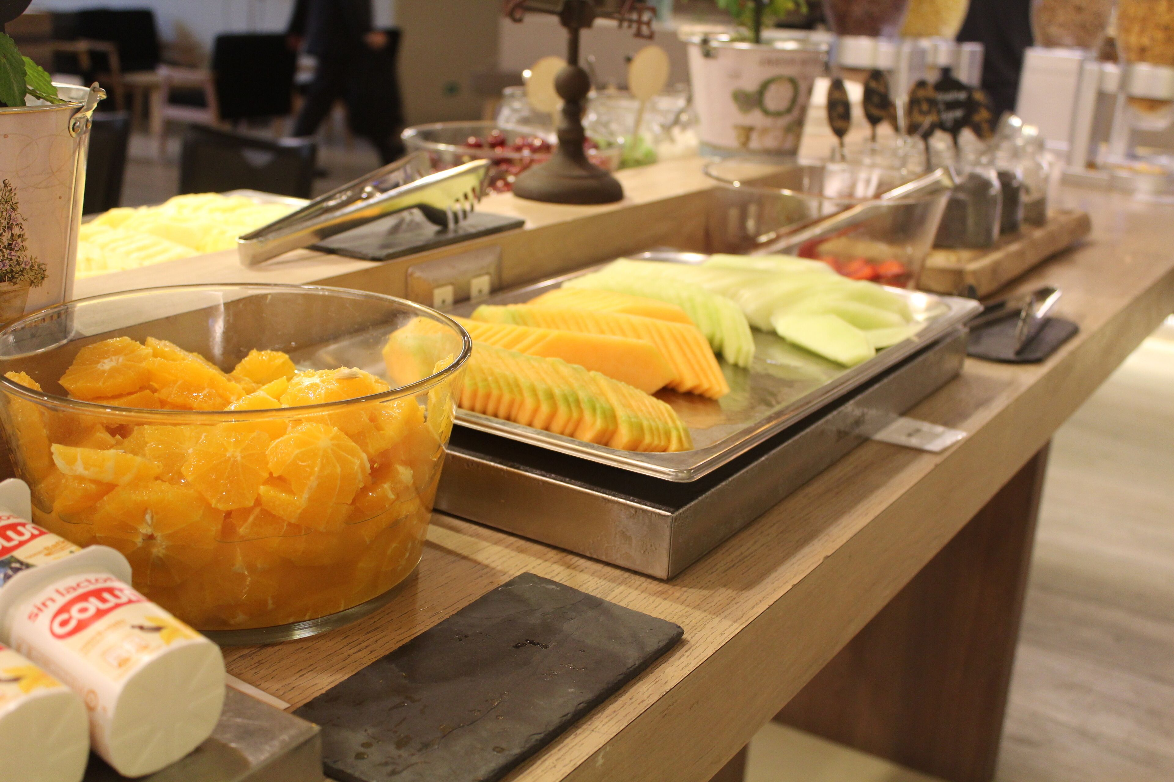 daily buffet breakfast (usd 19 per person)