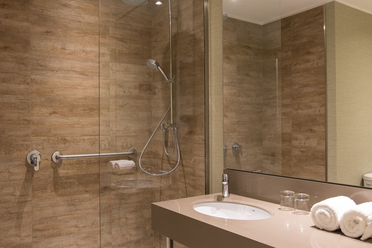 minibar, in-room safe, desk, laptop workspace