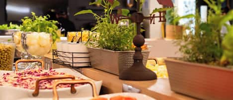 Se sirven desayunos, comidas y cenas