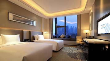Minibar, in-room safe, desk, iron/ironing board