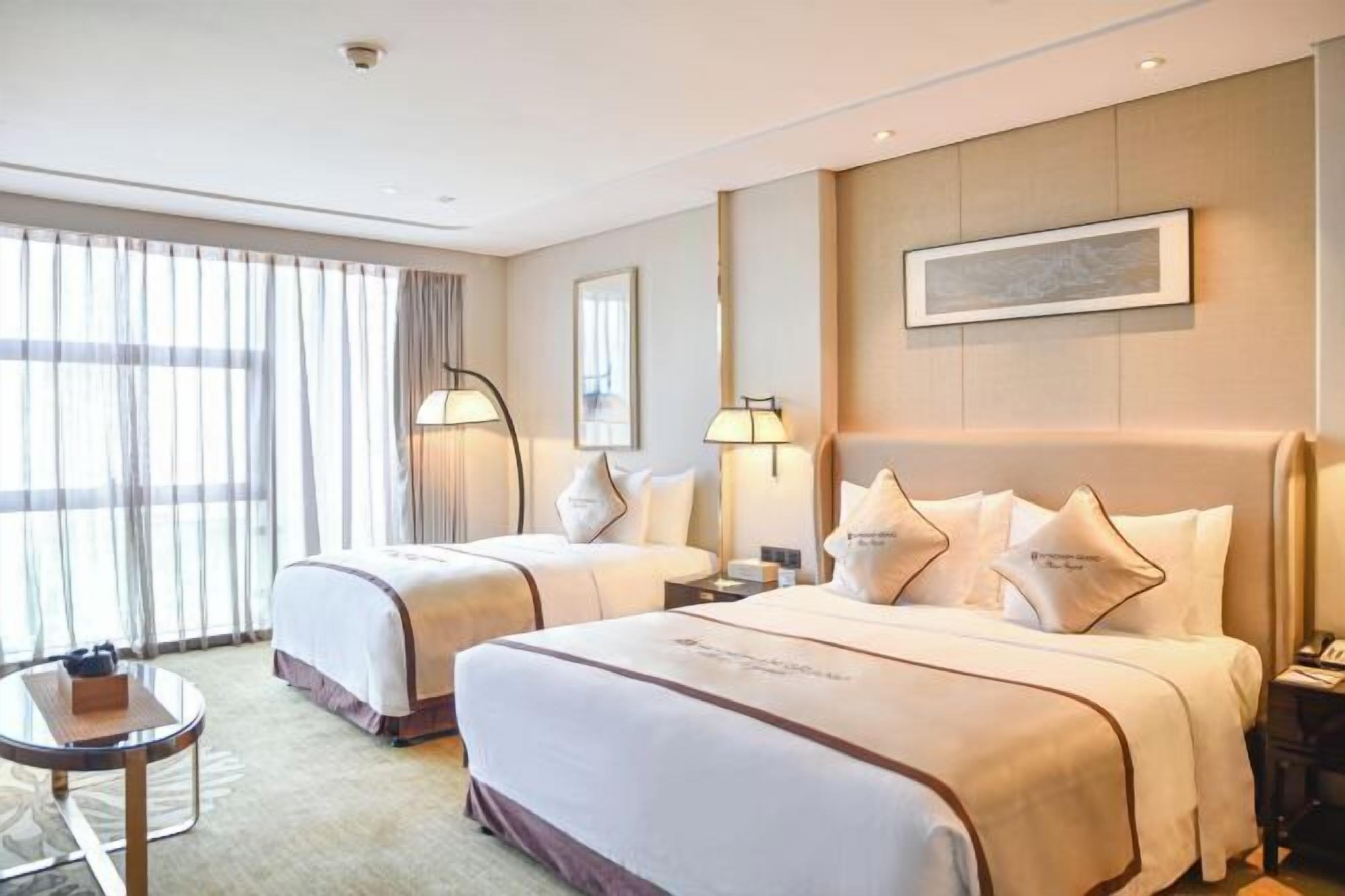 Minibar, in-room safe, desk, iron/ironing board