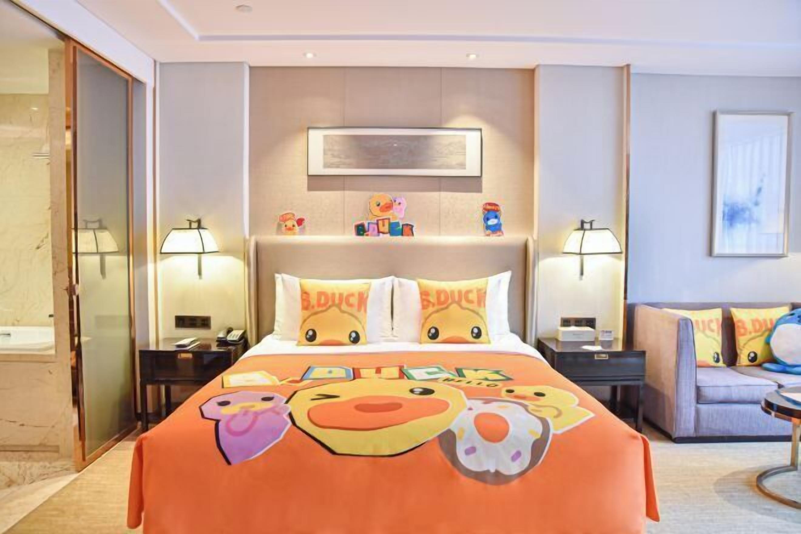 Minibar, in-room safe, desk, iron/ironing board