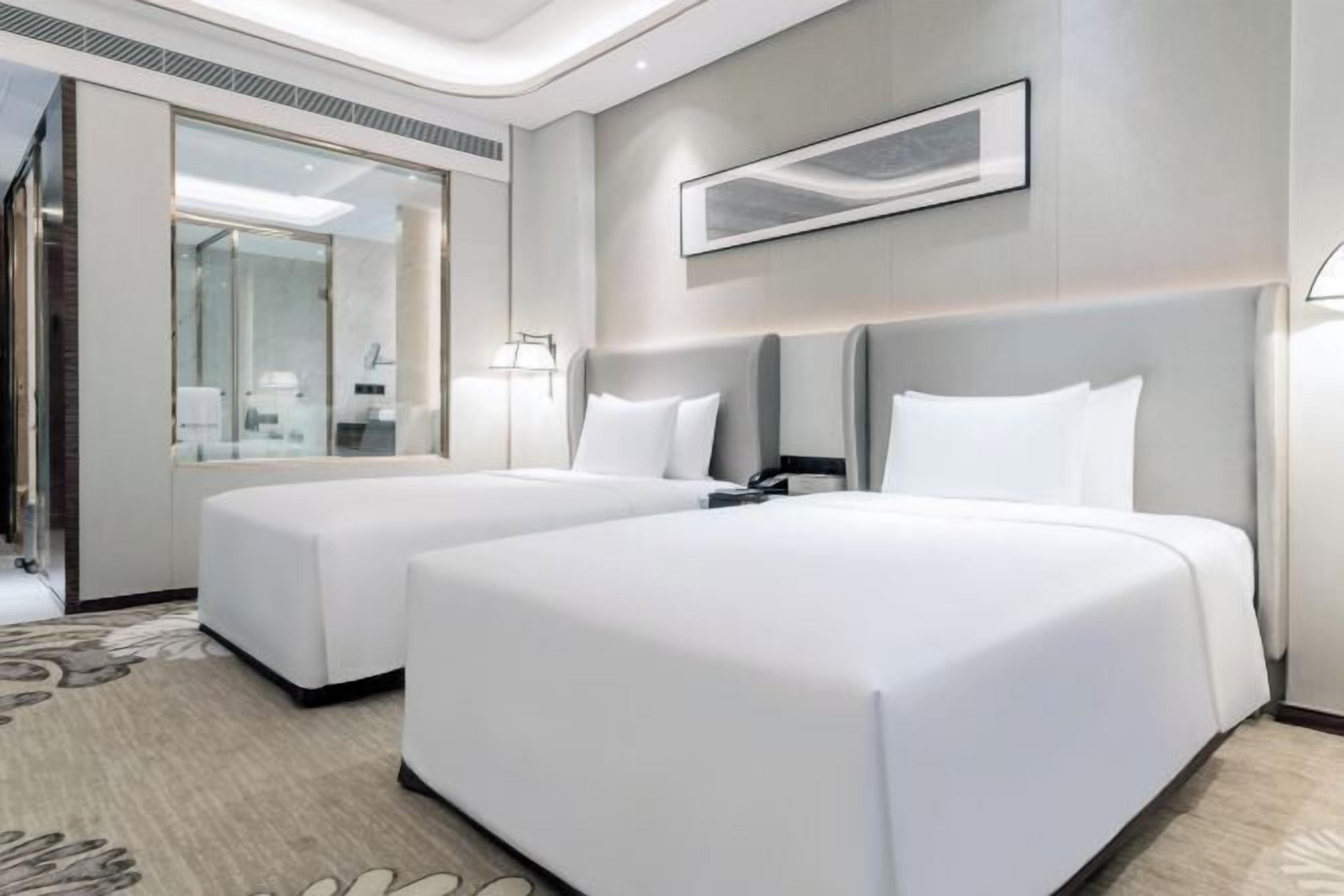 Minibar, in-room safe, desk, iron/ironing board