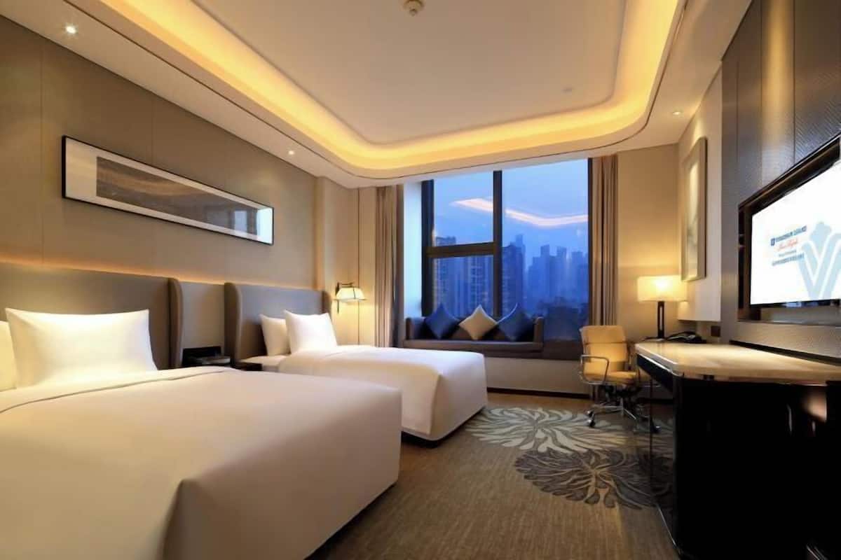 Minibar, in-room safe, desk, iron/ironing board