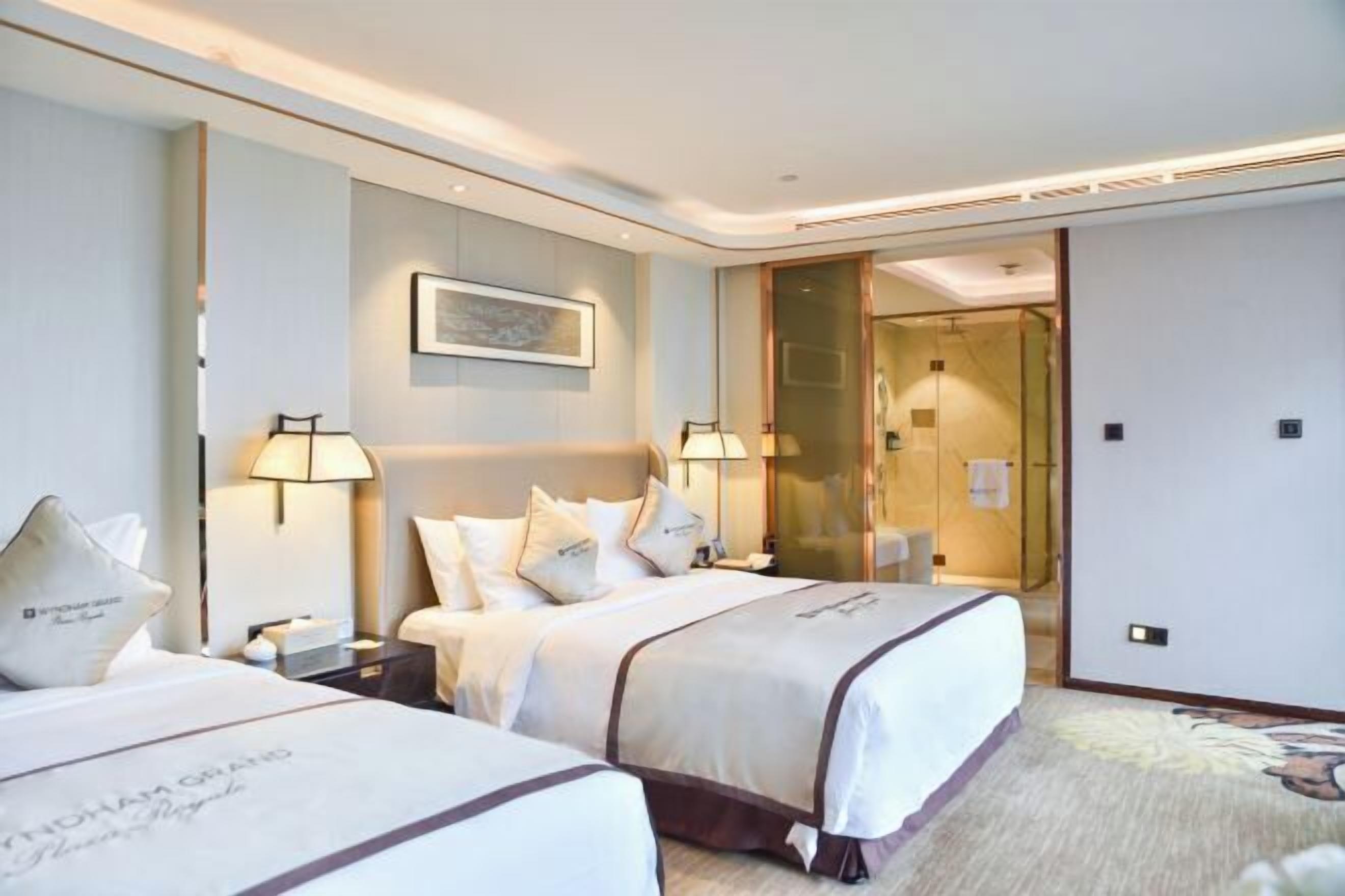 Minibar, in-room safe, desk, iron/ironing board