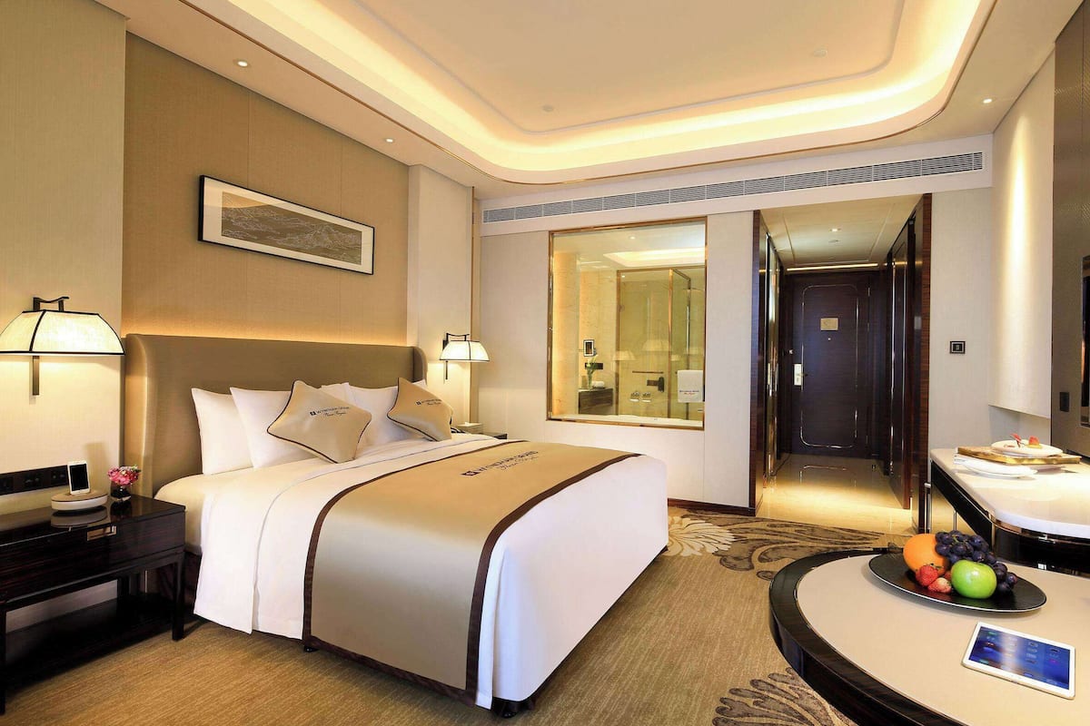 Minibar, in-room safe, desk, iron/ironing board