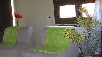 Minibar, két bảo mật tại phòng, truy cập Internet không dây miễn phí