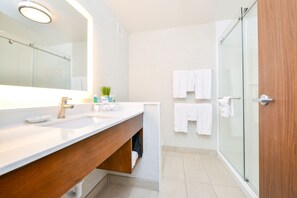 Hair dryer, towels - Holiday Inn Express & Suites Salem by IHG (Salem)