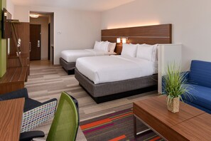 In-room safe, desk, blackout drapes, soundproofing - Holiday Inn Express & Suites Salem by IHG (Salem)
