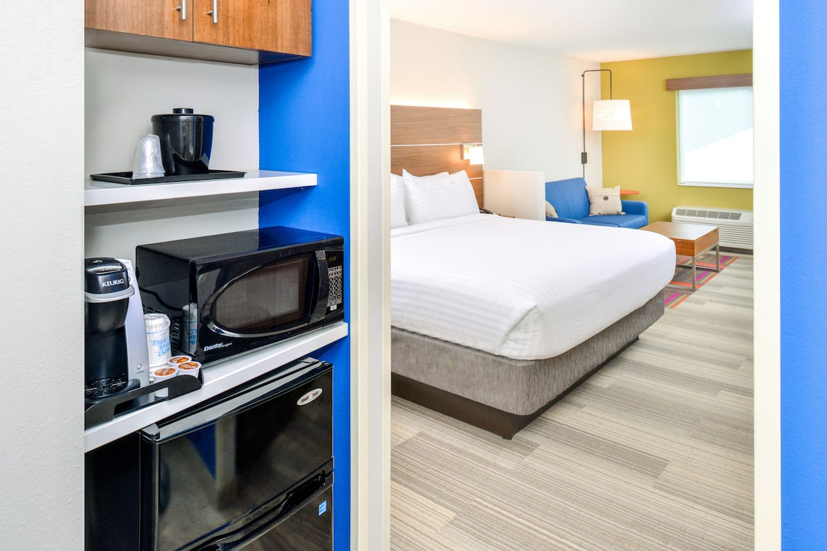 1 bedroom, in-room safe, desk, blackout curtains