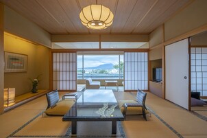 Ropa de cama de alta calidad y escritorio 