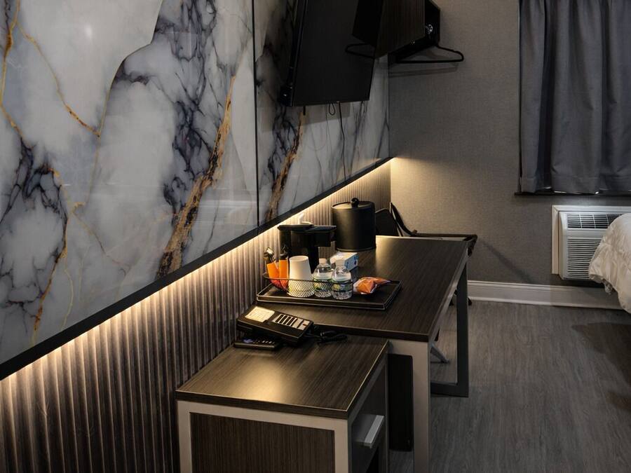 Habitación estándar, 1 cama Queen size, refrigerador | Ropa de cama de alta calidad y camas con efecto memoria