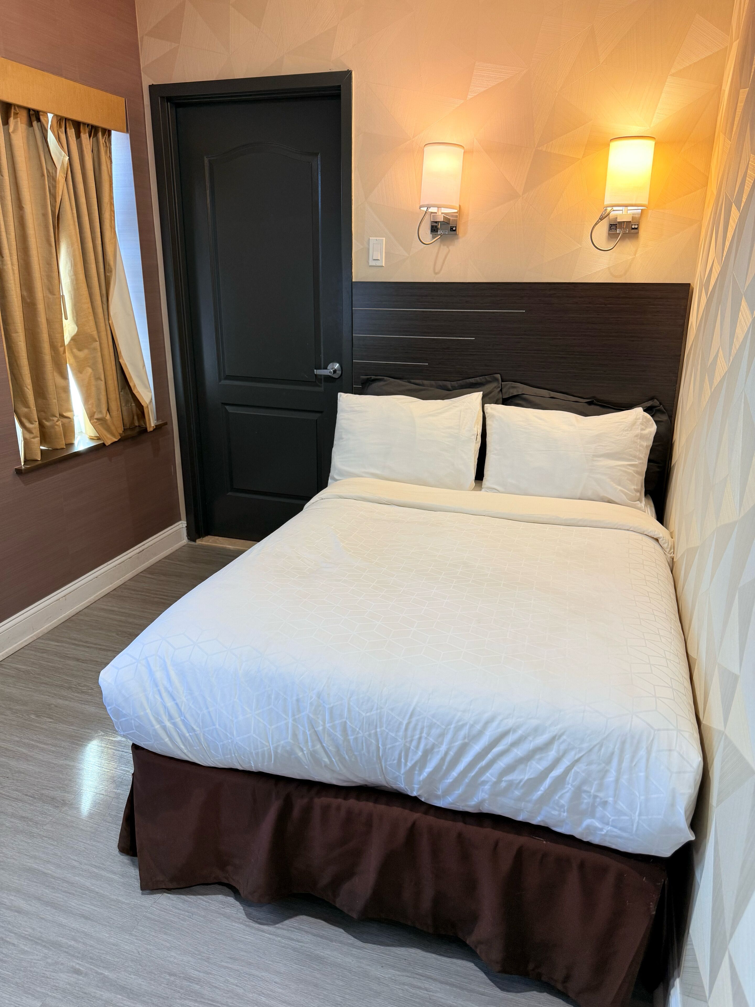 standard room, 1 double bed, refrigerator | 1 bedroom, premium bedding, memory-foam beds, in-room safe