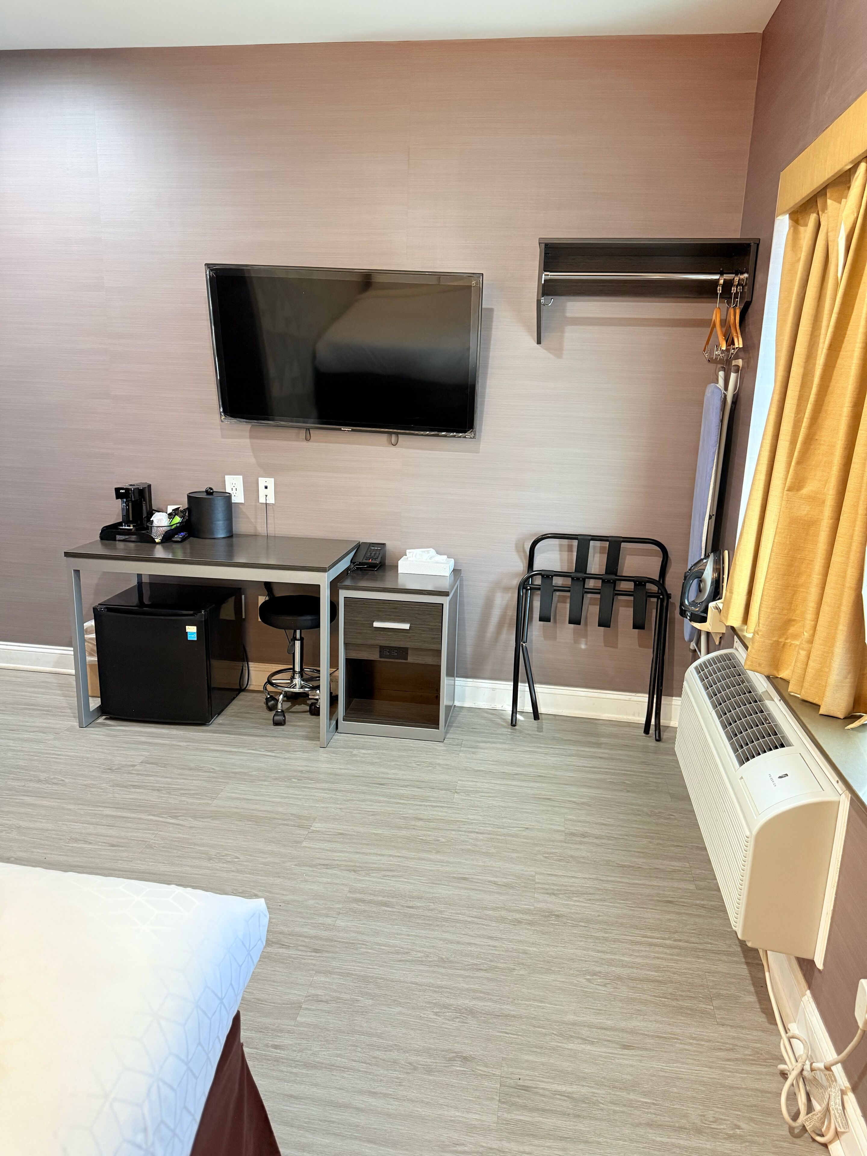 standard room, 1 double bed, refrigerator | 1 bedroom, premium bedding, memory-foam beds, in-room safe