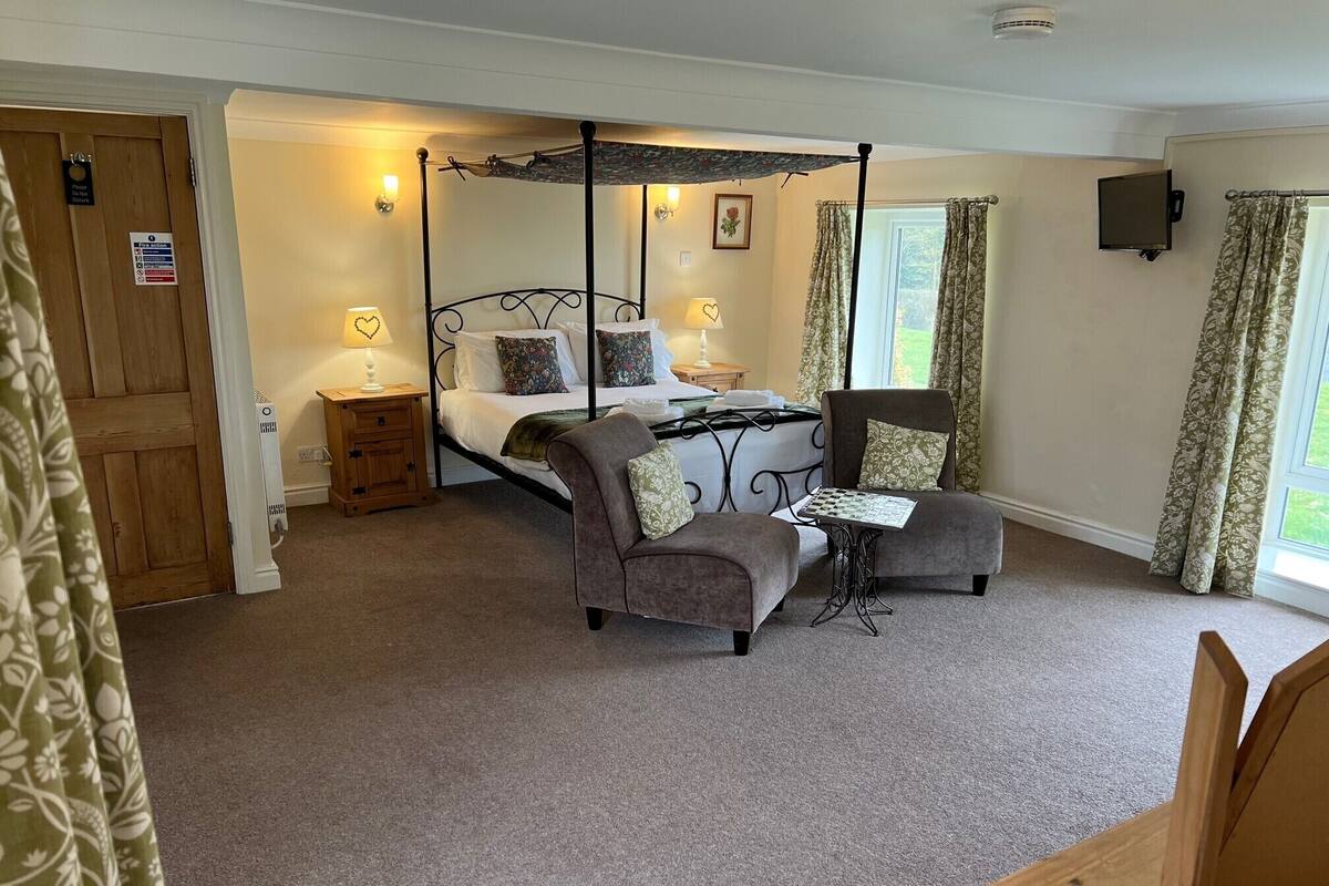 King Bed, Ensuite, Countryside view