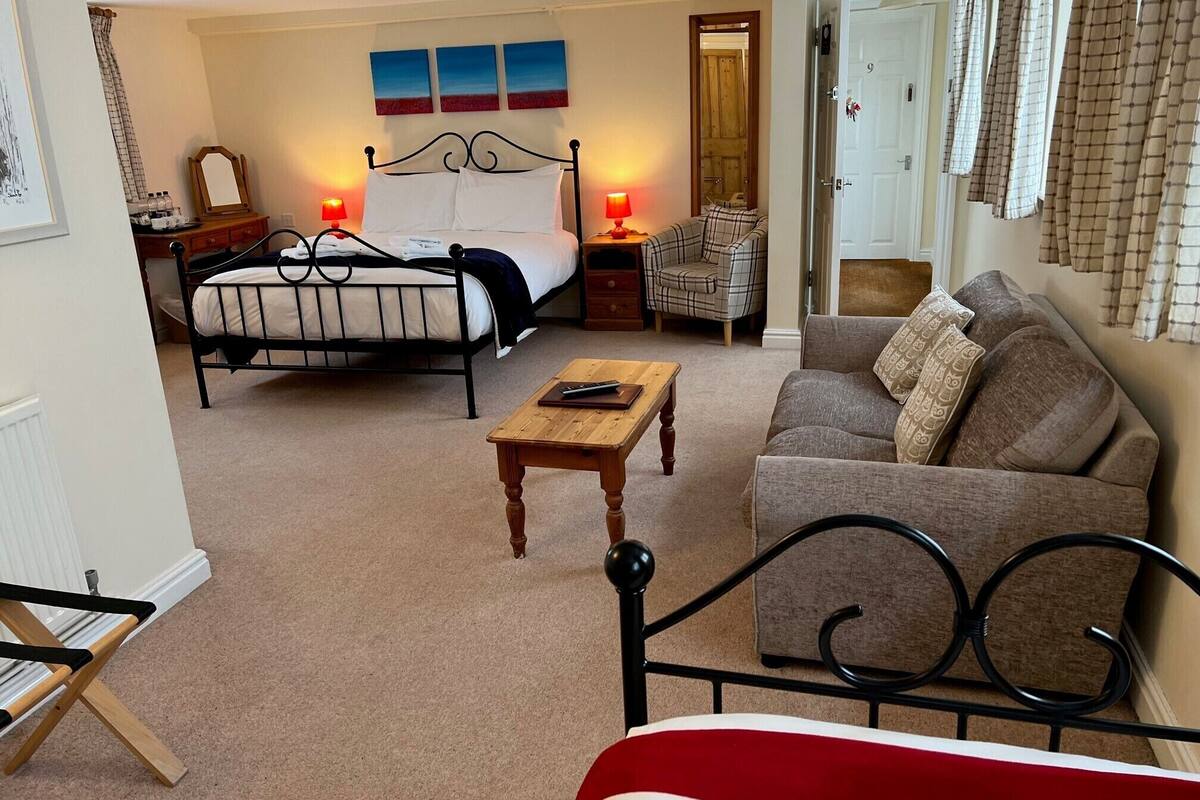 Standard Suite, Ensuite, Garden View (8)