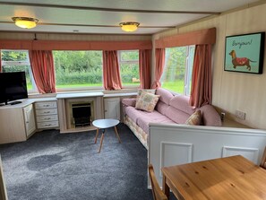 Economy Mobile Home, Ensuite | Lounge - The Coppleridge Inn (Shaftesbury)