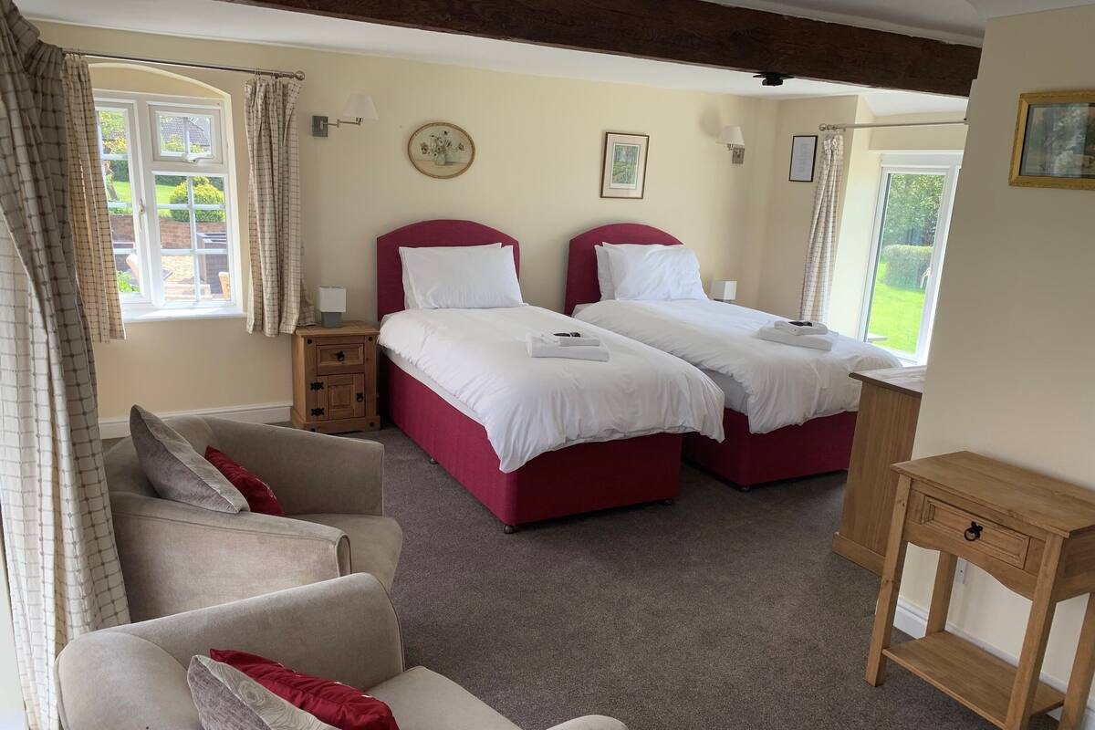 Standard Twin Room, Ensuite (Bath & Shower - with Ramp)
