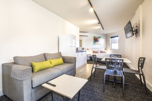 Standard Studio, Multiple Beds | Living area