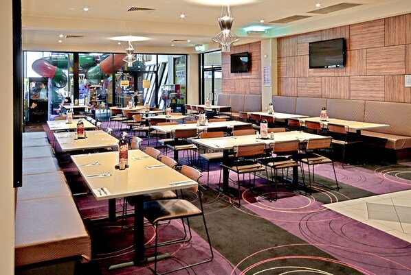 Déjeuner et dîner servis sur place