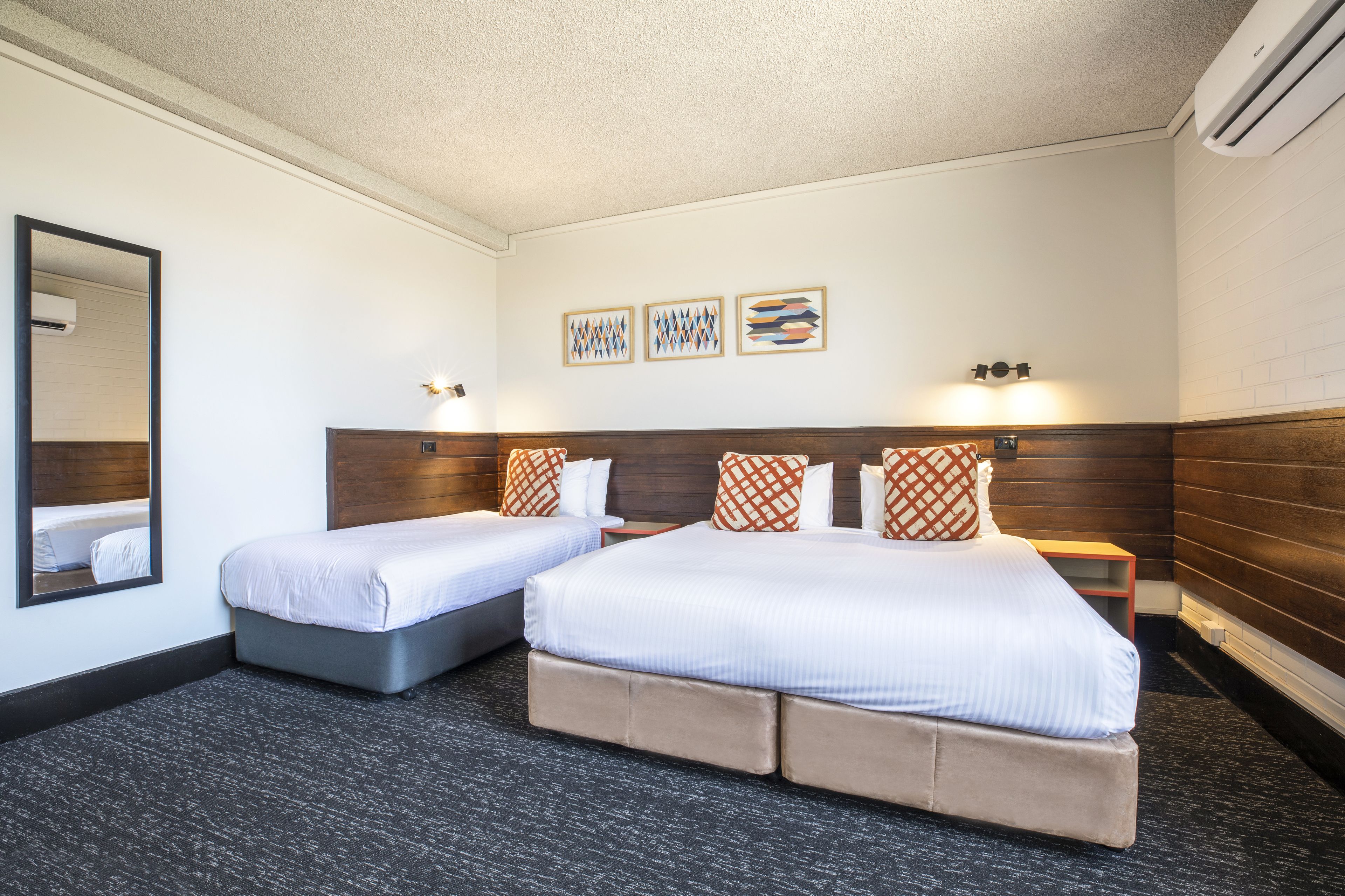 king studio | minibar, iron/ironing board, free wifi, bed sheets