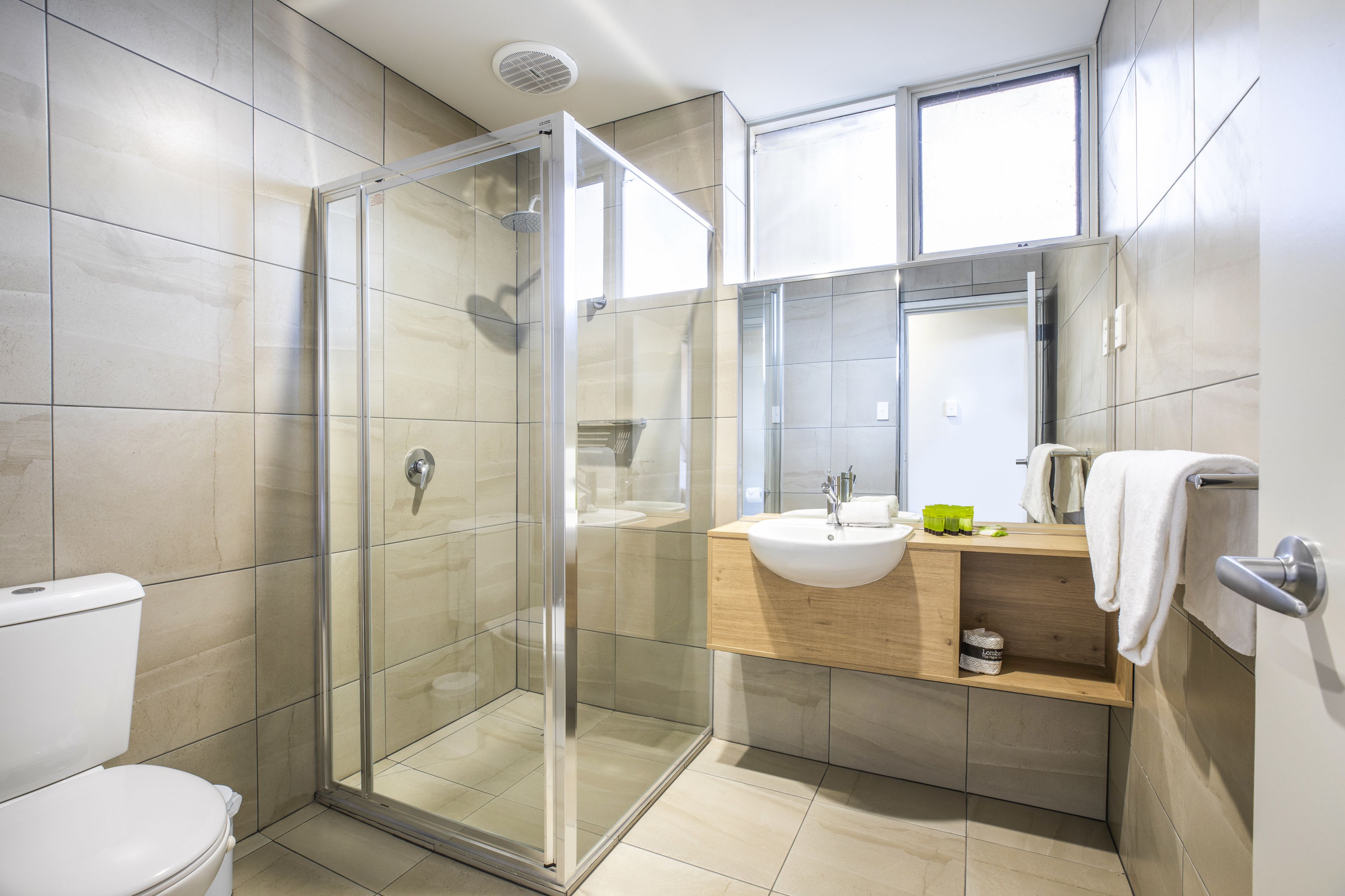 family studio | bathroom | shower, free toiletries, towels