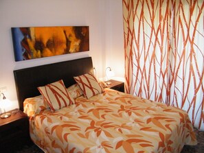 Individually decorated, individually furnished, desk, iron/ironing board - Apartamentos Milenio (Cullera)