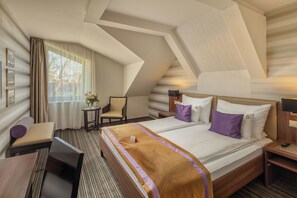 Standard Double or Twin Room | Minibar, in-room safe, desk, soundproofing - Grand Hotel Glorius (Mako)