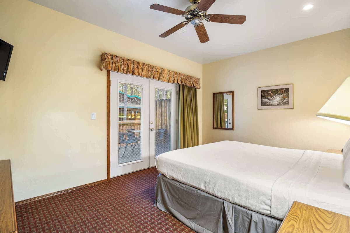 Classic Apartment | Iron/ironing board, free WiFi