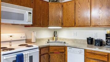 Fridge, microwave, stovetop, coffee/tea maker