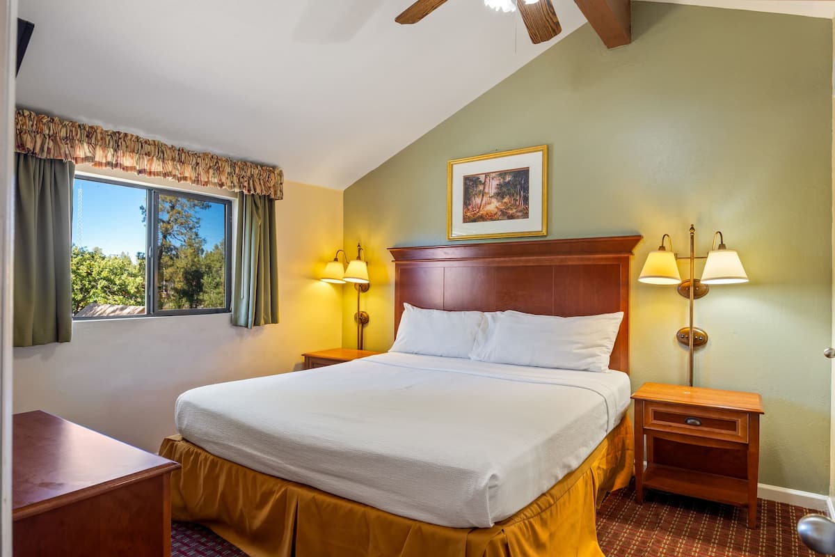 Deluxe Apartment, 2 Bedrooms (Juniper - Boardwalk) | Iron/ironing board, free WiFi, bed sheets