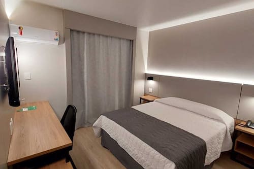 Superior Room | Desk, laptop workspace, blackout drapes, soundproofing