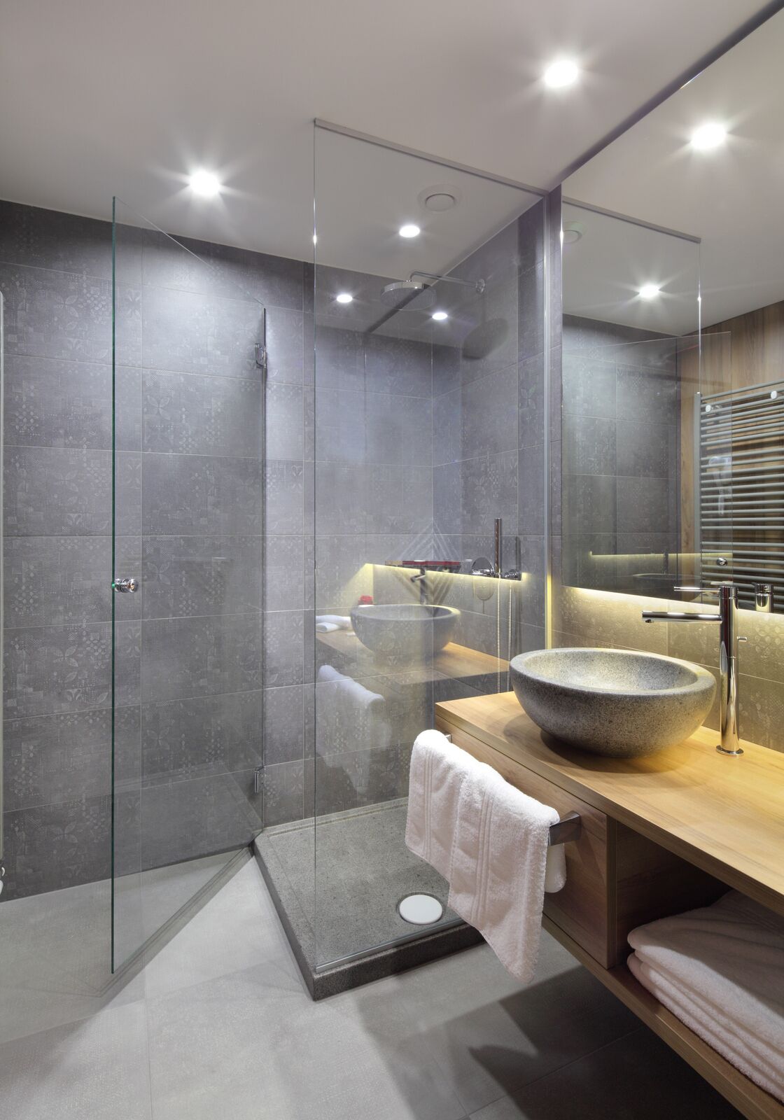 comfort double or twin room | bathroom | free toiletries, hair dryer, slippers, towels