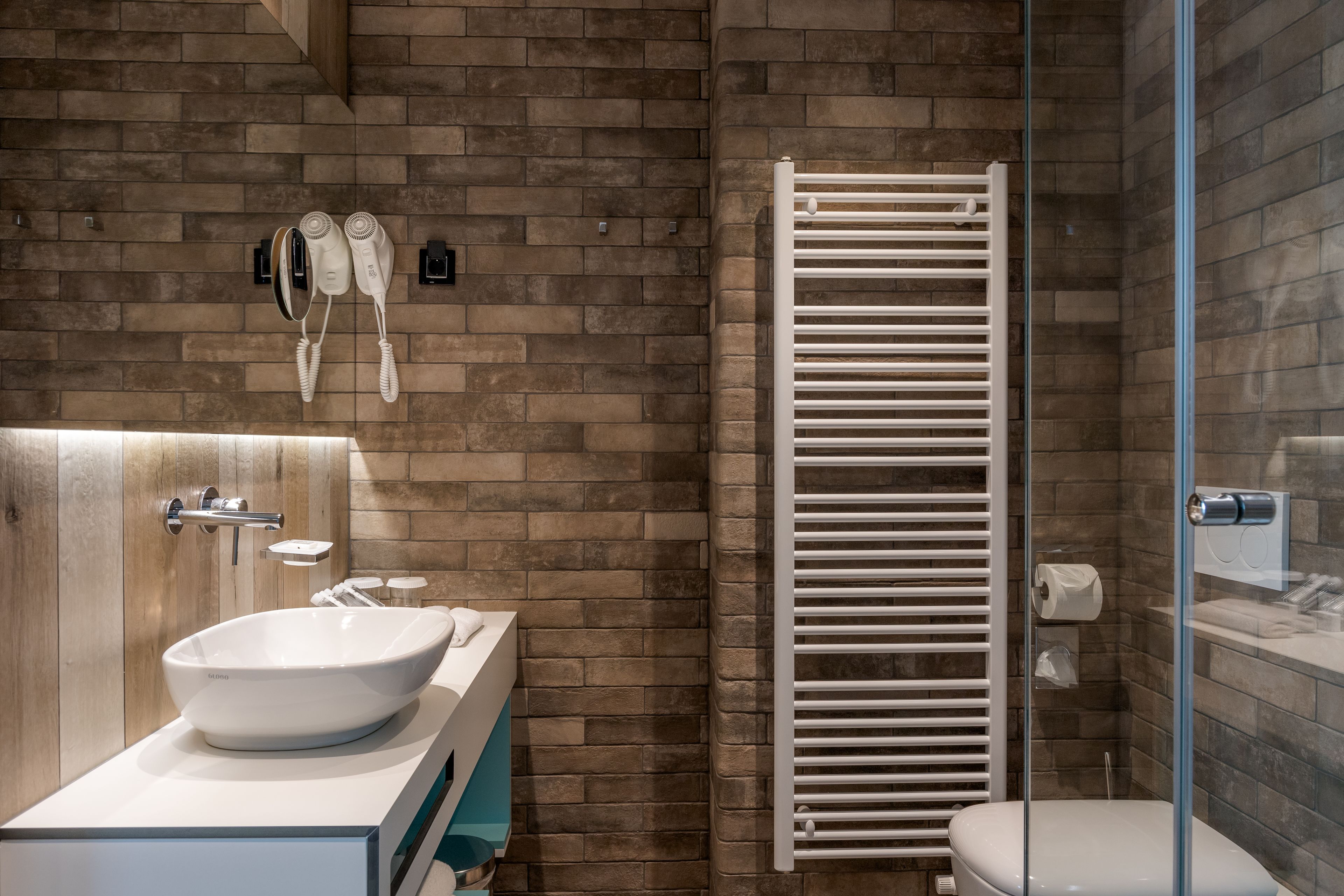 basic double or twin room | bathroom | free toiletries, hair dryer, slippers, towels