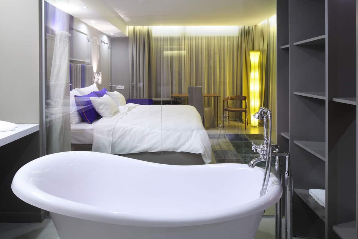 superior double or twin room | minibar, in-room safe, individually furnished, desk