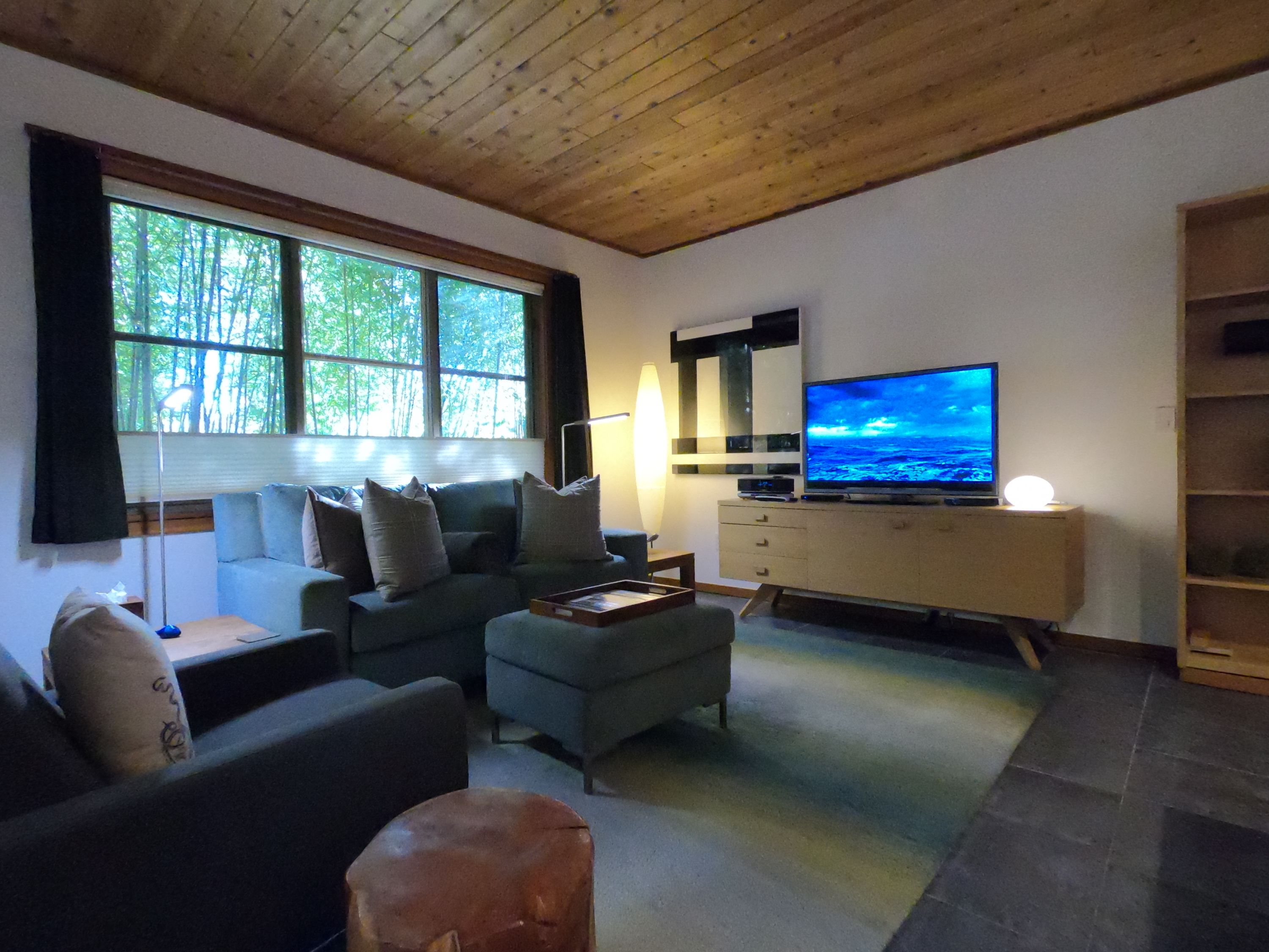 Standaard kamer | Woonruimte | Flatscreentelevisie en een dvd-speler