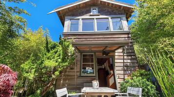 Cabin | Exterior detail