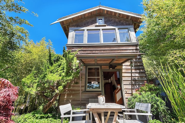 Cabin | Exterior detail