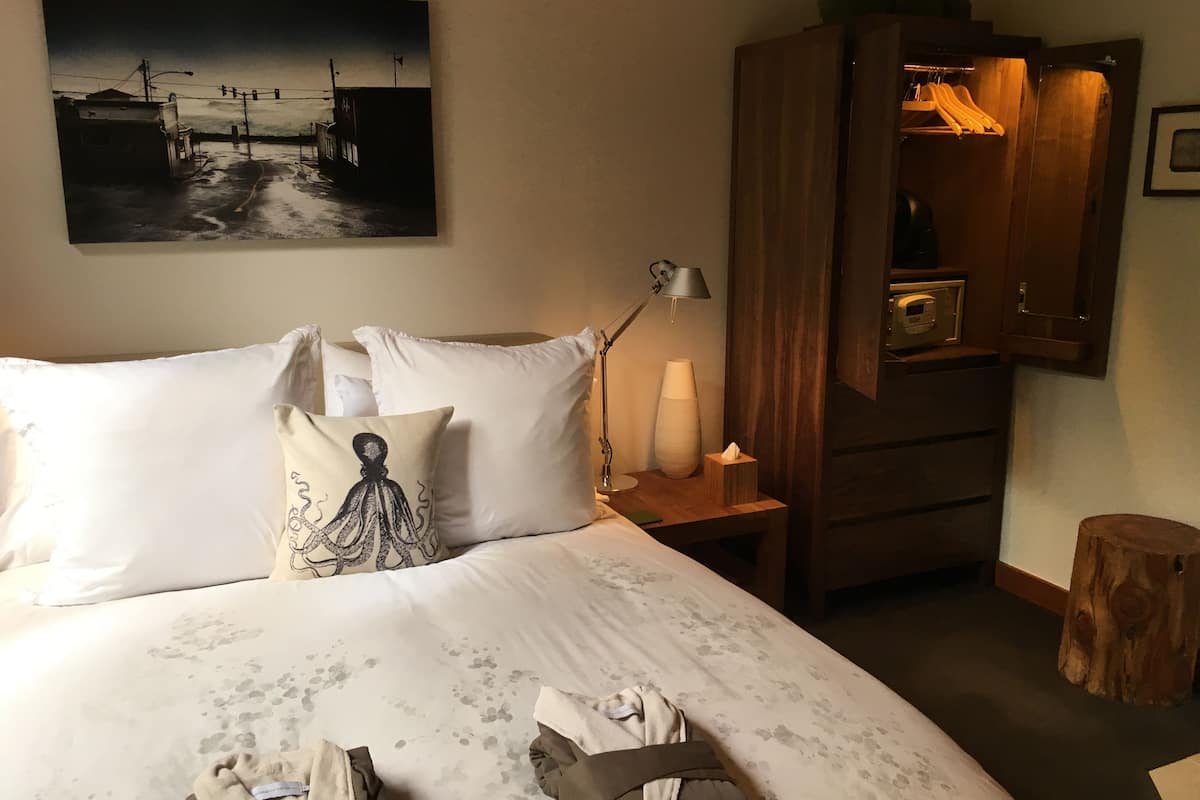 The Studio | 1 bedroom, premium bedding, down comforters, in-room safe